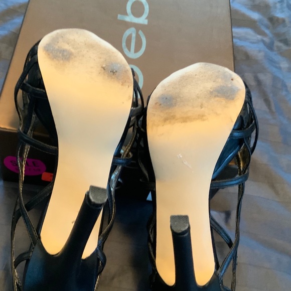 BEBE Stanley Leather Webbed Sandal. Size 7.5 - Picture 4 of 5